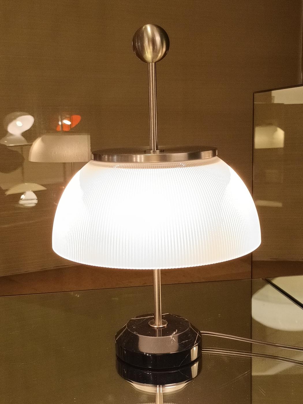 ONFALE TABLE LAMP — WHITE